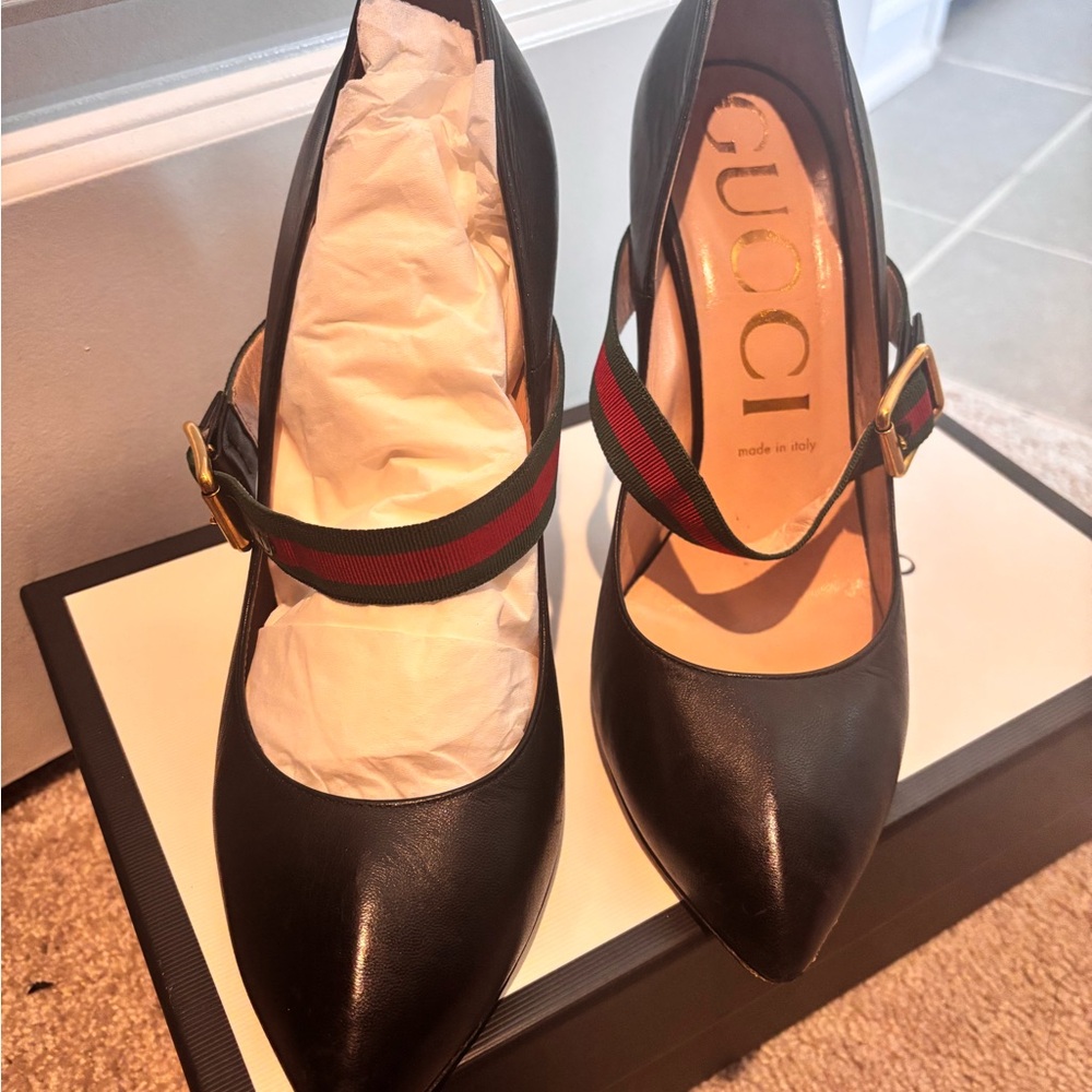 Gucci Black Heels with Red and Green Straps - Picture 4 of 7